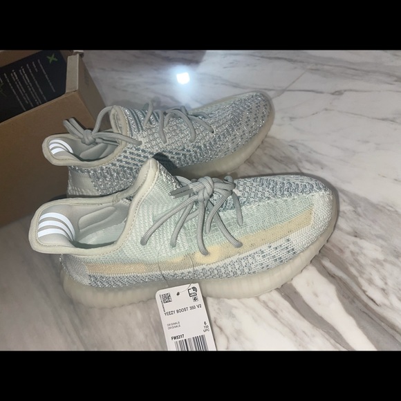 Yeezy 350 2v - Picture 6 of 13
